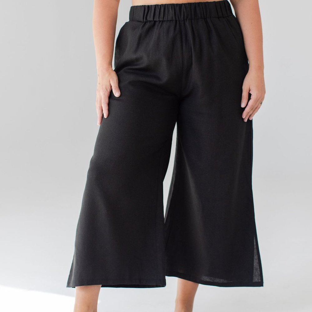 ESSENTIAL CROP PANT